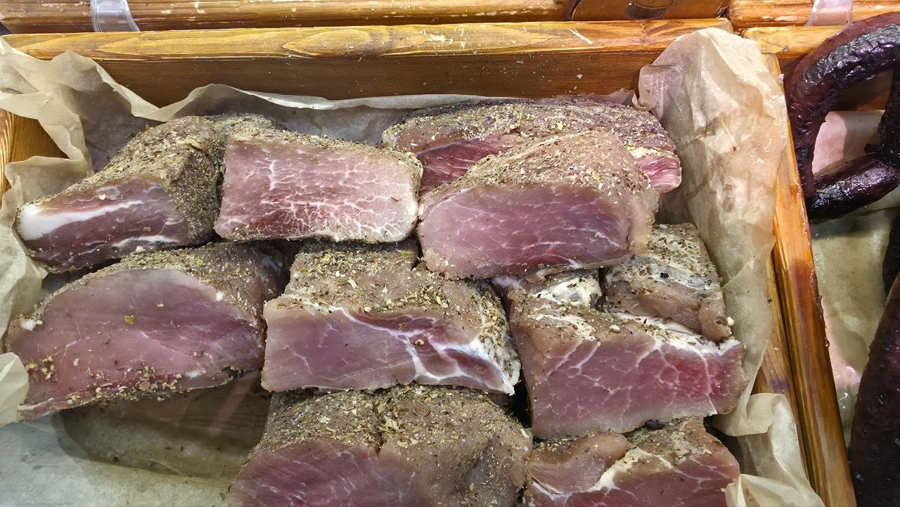 ТОП-5 продуктів, які шкодять пам'яті: що ми їмо кожен день і не помічаємо шкоди мясо