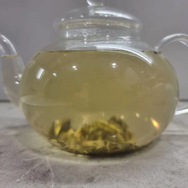 Навіщо додавати лимон у зелений чай, якщо п'єш його для схуднення: ефект посилиться