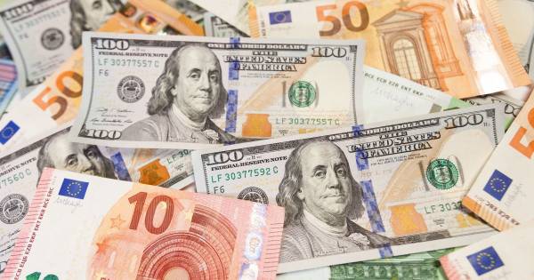 Курс валют 31 серпня: скільки коштуватимуть долар, євро та злотий