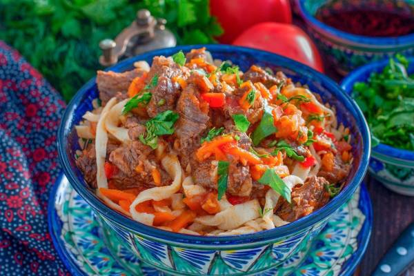 Лагман з яловичиною та овочами: готуємо за класичним рецептом