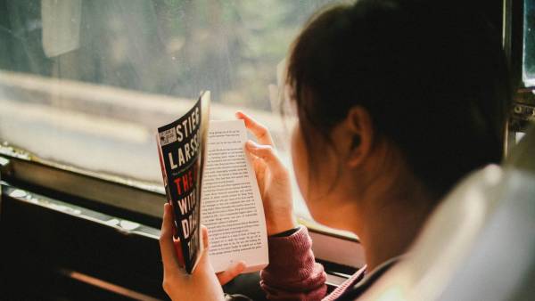 Топ-7 книг, що зроблять вашу подорож незабутньою