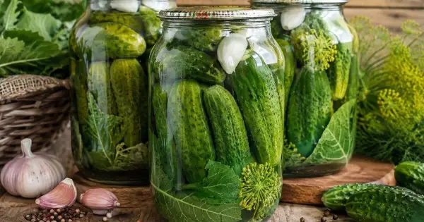 Смачнющі мариновані огірки: три рецепти, що розлітаються миттєво