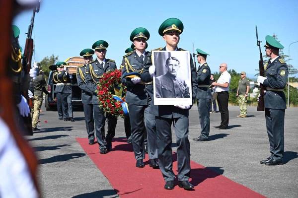 В Україну повернули прах Євгена Коновальця
