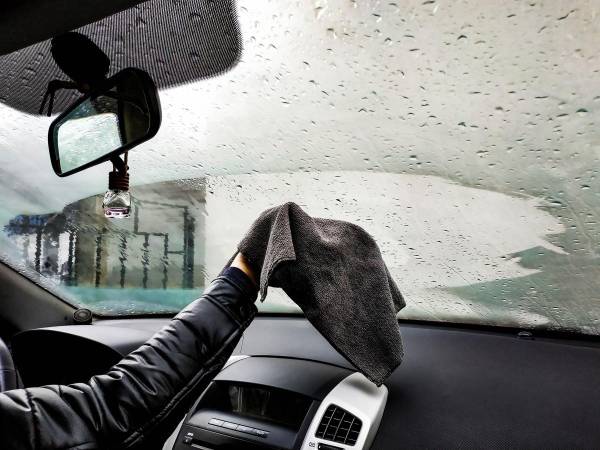 Картопля проти запотілих вікон авто: лайфхак простий та дієвий