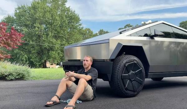 Cybertruck за $100 тисяч: власник оцінює дворічні витрати