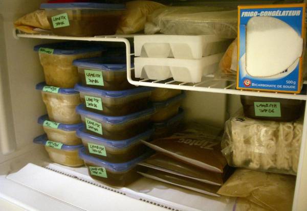 4 продукти, яким морозилка не друг: де їх зберігати насправді