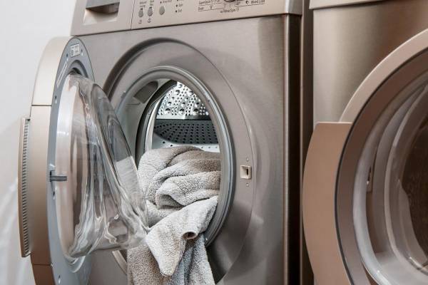 Відкривайте дверцята пральної машини після прання на годину: експерти назвали ідеальний час
