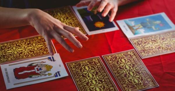 Карти Таро на 8 вересня: Козерогам – час себе показати, Близнюкам – шлях до щастя