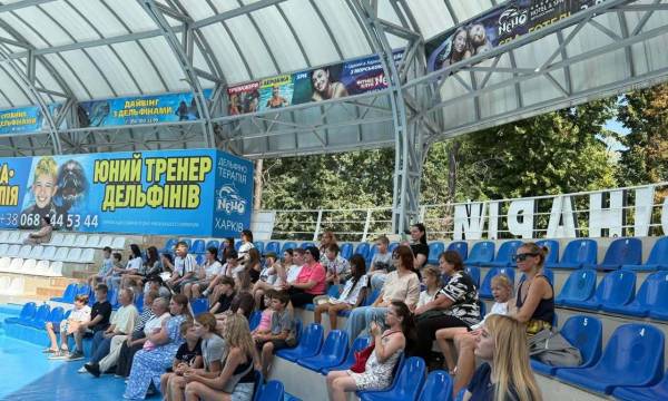 Діти полеглих захисників провели день у харківському дельфінарії
