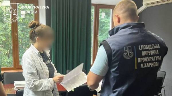 Мати зламала ребра та ногу новонародженій доньці в Харкові
