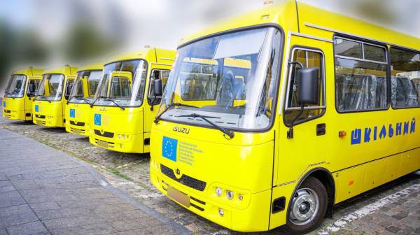 ХОВА передала громадам Харківщини 7 нових шкільних автобусів