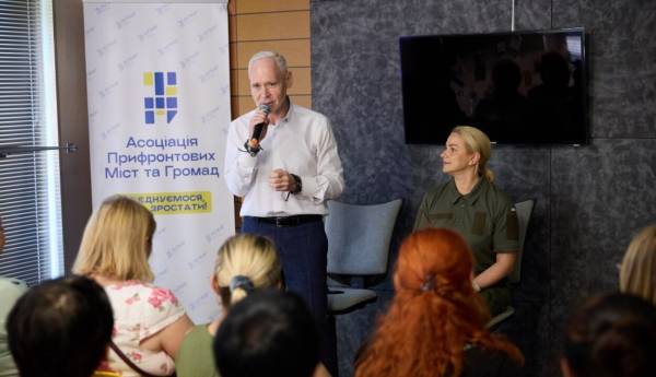 Як Терехов допоміг харківським переселенцям на зустрічі в Дніпрі