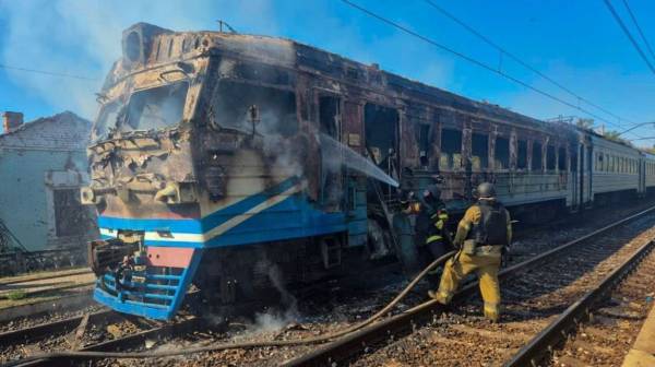 Пошкоджено електропоїзд під Харковом: фото наслідків